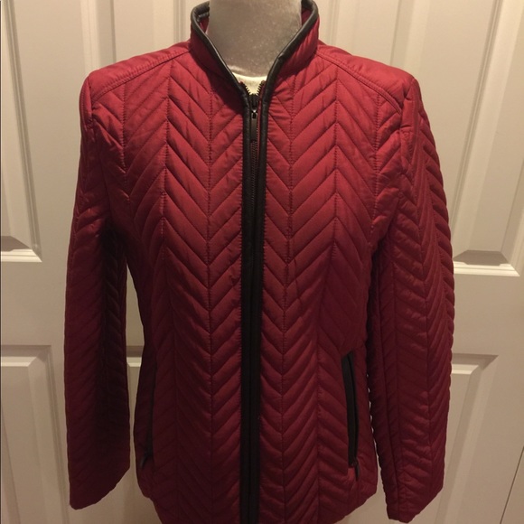 Light-weight quilted jacket with removable collar - Picture 1 of 10